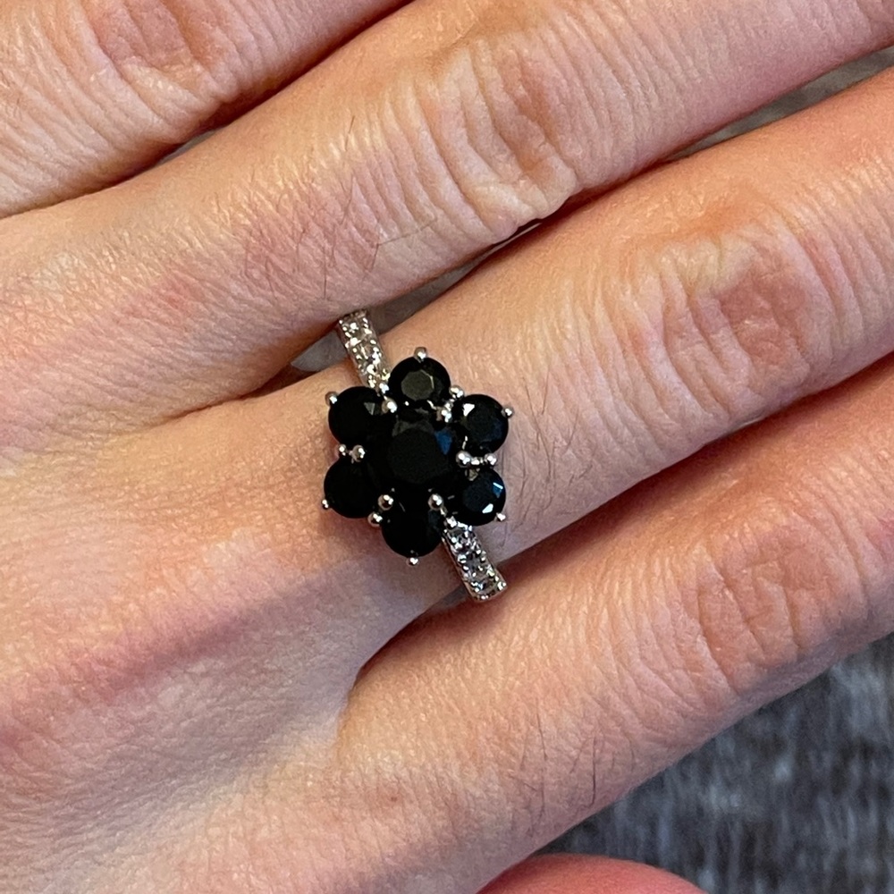 Gorgeous Flower RoundBlack Sapphire 925 SilverRing - Picture 4 of 5